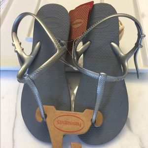 Havaianas Strappy Silver Sandals Size 5-6